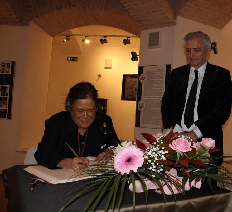 sarajevo.ba - Maha Chakri Sirindhorn u Vijecnici 2.jpg - Gradonačelnik Skaka upriličio prijem za tajlandsku princezu Maha Chakri Sirindhorn u gradskoj Vijećnici